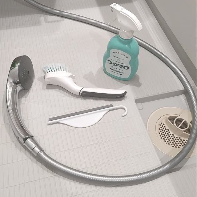 Bathroom,セリア,100円ショップ,お風呂掃除,3M,スコッチブライト,ウタマロクリーナー,ついで掃除,バスシャイン,おうちをキレイに保つ習慣,バスシャインハンディブラシ,バスシャイン伸縮ロングブラシ,毎日のルーティン,掃除のルーティン,お風呂のドア,通気口,大掃除いらず,毎日掃除,掃除の習慣化 mi-saの部屋