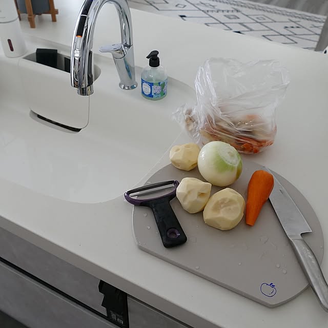 Kitchen,IKEA,クッションカバー,まな板,ウンベラータ,アナベル,ピーラー,持たない暮らし,ポーセラーツ,アナベルドライ,オートソープディスペンサー,三角コーナーは置かない派,ポリ袋,三角コーナーのないキッチン,ホームコーディ,ホームコーディのある暮らし,パンの袋,エコカラットセルフ,LIXIL,LIXILキッチン ya_maの部屋