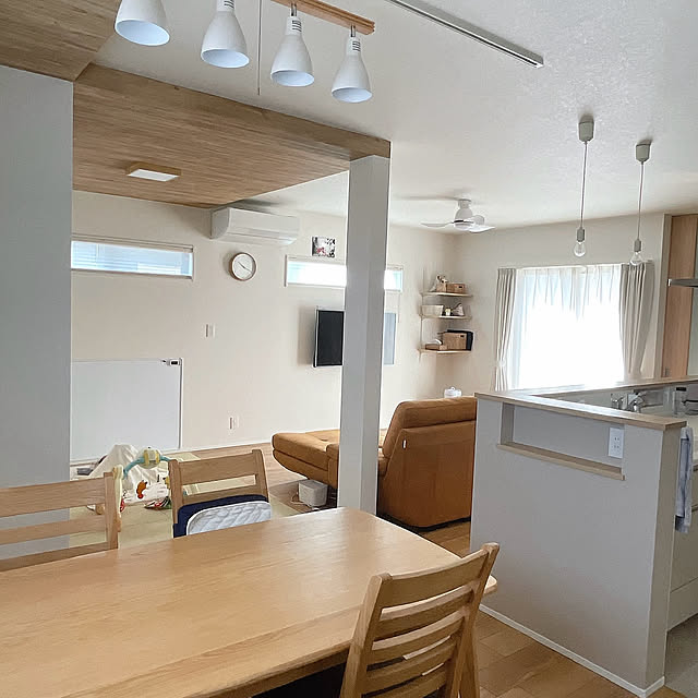 Lounge,レザーテックス,カウチソファー,ペンダントライト,ファン付きシーリングライト,3畳の畳コーナー,畳コーナー,リビング,一軒家,注文住宅,こどもと暮らす,赤ちゃんのいる暮らし,4人暮らし asuの部屋