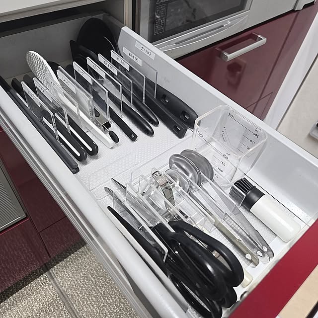 システムキッチン,マンション,セリア,ラベリング,キッチンツール,キッチン収納,軽量カップ,整理収納,システムキッチンの引き出し,シリコンキッチン用品,キッチンバサミ,一軍キッチンツール,デスク仕切りスタンド,L字透明仕切り板,Kitchen love1017の部屋