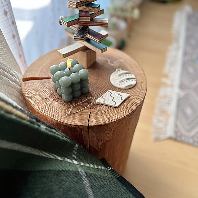 Bedroom,ラコレハウス,ナチュラルインテリア,子どものいる暮らし,読んでくれてありがとうございます*.,フォロー＆いいね嬉しいです‪·͜· ‪♡,ぽこぽこライト,コメントお気遣いなく,丸太,マフラー,3枚投稿,冬,グリーンが好き,クリスマス aiaiの部屋