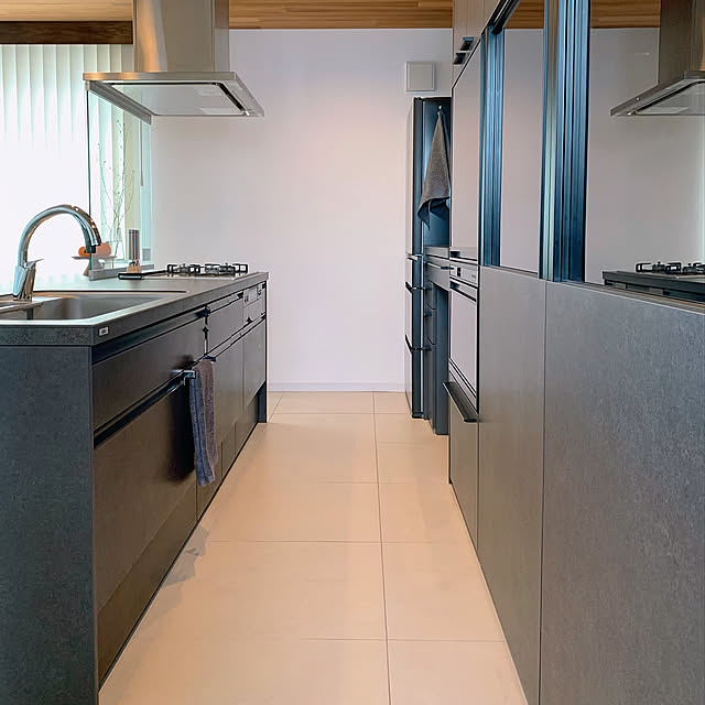 Kitchen,通路幅,システムキッチン,漆喰壁,床タイル,アイランドキッチン,LIXIL,家電タワー,すっきり暮らしたい,レッドシダー天井,リシェルSI,キッチンクローゼット,グレーズグレー,モニター応募投稿 ntayの部屋