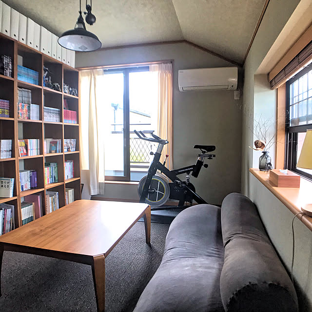 Yogibo,ヨギボー,スタッキングシェルフ,エクササイズバイク,タイルカーペット,ペンキ塗りました,漫画部屋,ビーズクッション,Overview kamiの部屋