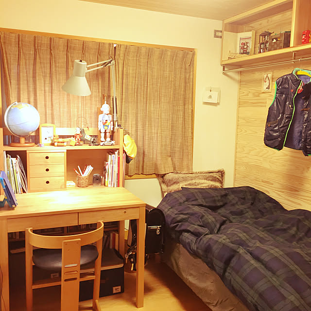 Bedroom,学習机,子供部屋リフォーム,木の家,プレディクトチェア,レグシーデスク,子供部屋男の子,無印布団カバー,ニトリ,無印照明,無印ベッド,無印良品,山田照明 Zライト onsix777の部屋