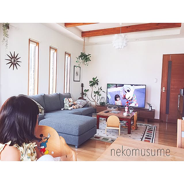 Lounge,テーブル天板DIY,ニトリのラグ,ニトリソファー,ニトリの時計,ニトリのカーテン nekomusumeの部屋