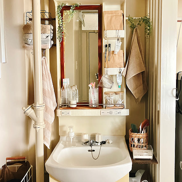 Bathroom,洗面台周り,洗面所,つっぱり棒,団地,団地 賃貸,団地住まい,穏やかな暮らし,心地よい暮らし,団地暮らし,団地暮らしを楽しむ,賃貸,築50年以上 Hicchomuの部屋