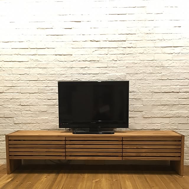 Lounge,テレビ台DIY,テレビボード,ブリックタイル,カフェ風,漆喰壁,フレンチ,シャビーシック,輸入住宅,インダストリアル,タイル,無垢の床,DIY,ブルックリン,ワトコオイル 676mocaの部屋