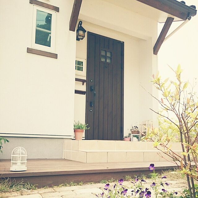 Entrance,玄関ドア,無垢材,タイセイホーム♡,照明,ナチュラル,ｳｯﾄﾞﾃﾞｯｷ,いつもいいねやコメありがとうございます♡ mayumiの部屋