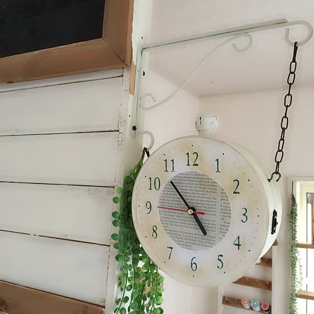 両面時計はdiyできる 作り方とおしゃれインテリア実例 Roomclip Mag 暮らしとインテリアのwebマガジン