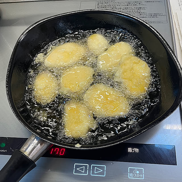 Kitchen,さつまいもの天ぷら,天ぷら,キッチン道具,揚げ物中,柳宗理鉄フライパン,柳宗理,IHクッキングヒーター,パナソニック,IH対応フライパン,温度調整機能,鉄製フライパン yukichi.wanwaの部屋