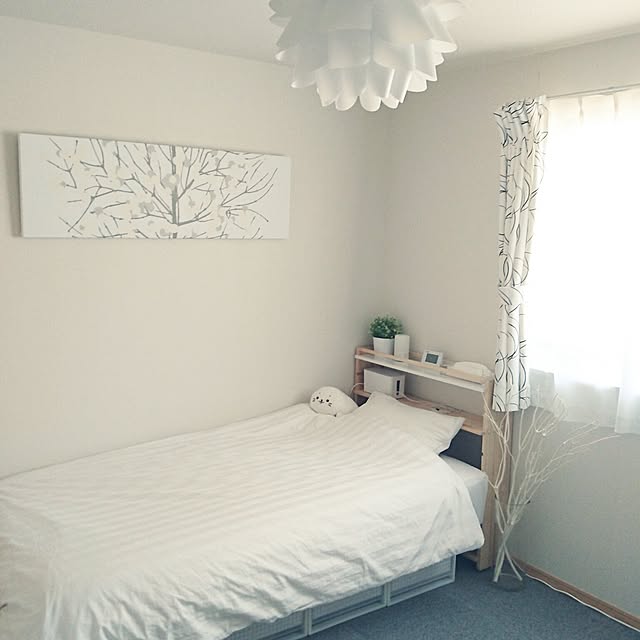 Bedroom,無印良品,自分の部屋,ホワイトインテリア,フェイクグリーン,アパート,賃貸,賃貸アパート,脚付きマットレス,IKEAの照明,しろたん,ニトリの布団カバー,ファブリックパネル手作り,ファブリックボード作ってみました。,ヘッドボードDIY,アパート暮らし,無印良品　脚付きマットレス,100いいね！ありがとうございます♪ mochikichiの部屋