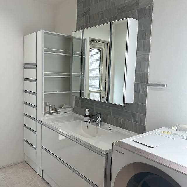 Bathroom,パナソニック 洗面台,洗面空間,断捨離,シンプルインテリア,パナホーム,すっきり暮らす,物が少ない家,ミニマリスト目指してます,パナソニックホームズ,きれいに保つ,タイルインテリア,グレーインテリア,洗面所のインテリア,引き出し収納 aoipisuke1010の部屋