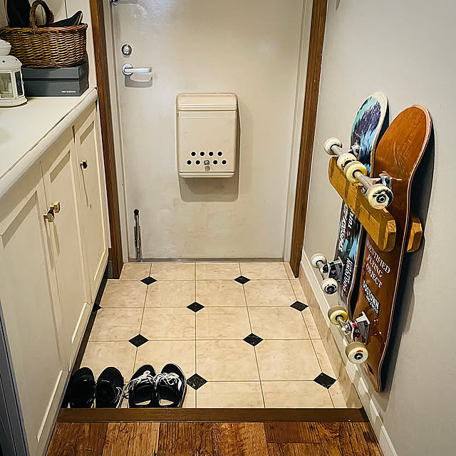 Entrance,玄関diy,スタンドバー,現状回復DIY,壁掛け収納,スケボー収納,スケボー,DIY,ブログやってます,賃貸DIY chocoriの部屋