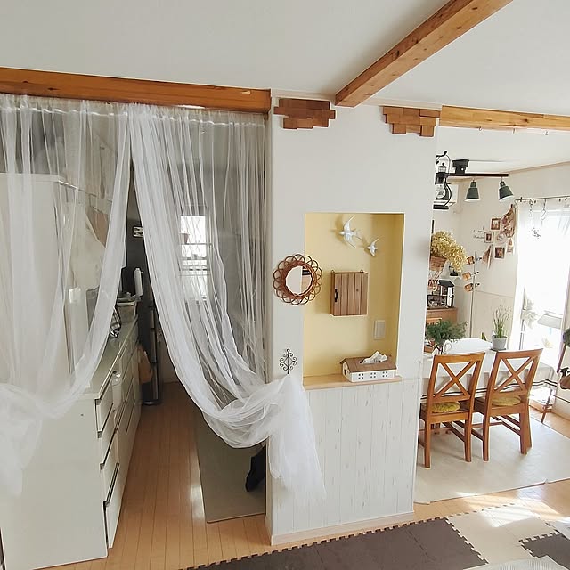 Bedroom,雑貨,オブジェ,ディスプレイ,癒し,冬,好きな眺め,salut!,鳥のオブジェ,IKEA,IKEAカーテン,リルカーテン,ラタンミラー,コーヒー染め teamoの部屋