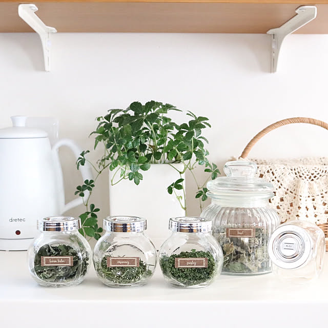 背面カウンター,ラベルシール,自家製ハーブ,ドライハーブ,IKEA,カシオ計算機・モニター,ネームランドイーマ,ラベル,観葉植物,シンプルナチュラル,My Desk miomioの部屋
