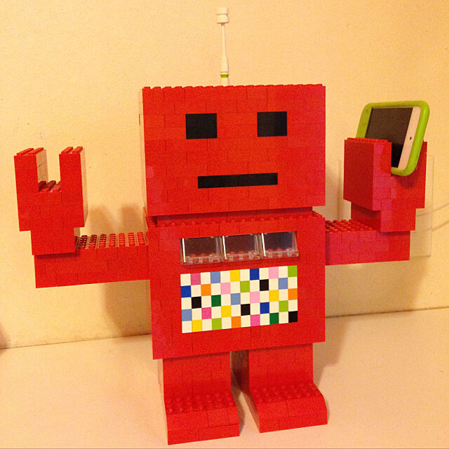 My Shelf,両手にスマホが置けるし充電もできる！,LEGO,スマホスタンド,赤,レゴ,ロボ,ロボット kazukiの部屋