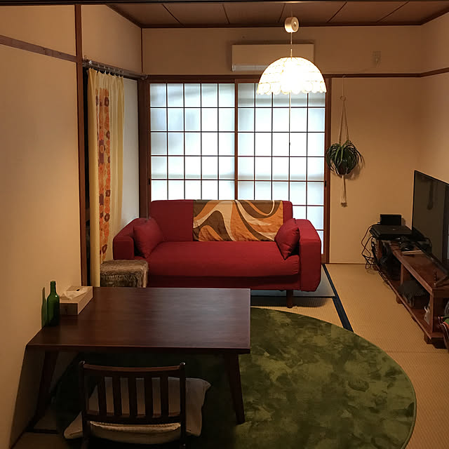 畳の部屋,緑のラグ,テレビ台DIY,和室,畳,レトロ,賃貸,赤ソファ,Overview ricopinの部屋