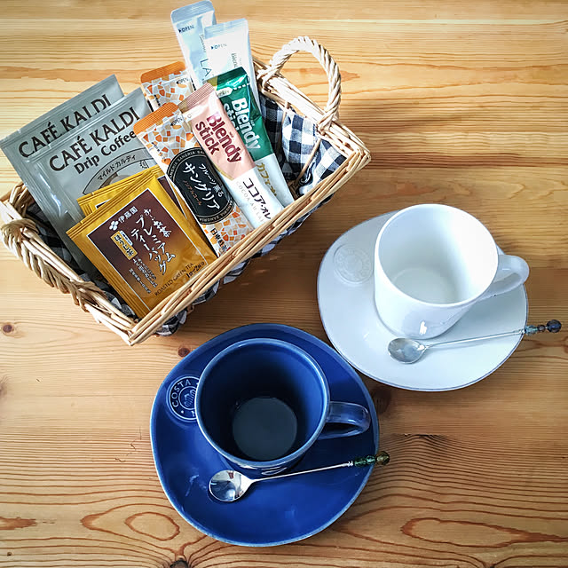 My Desk,コスタノーバ,カップ＆ソーサー,お茶セット,お茶タイム,至福の時間,シンプルナチュラル,チェック柄,カゴ,カゴリメイク,カゴ収納,ナチュラルインテリア,ナチュラルカントリー Michiの部屋