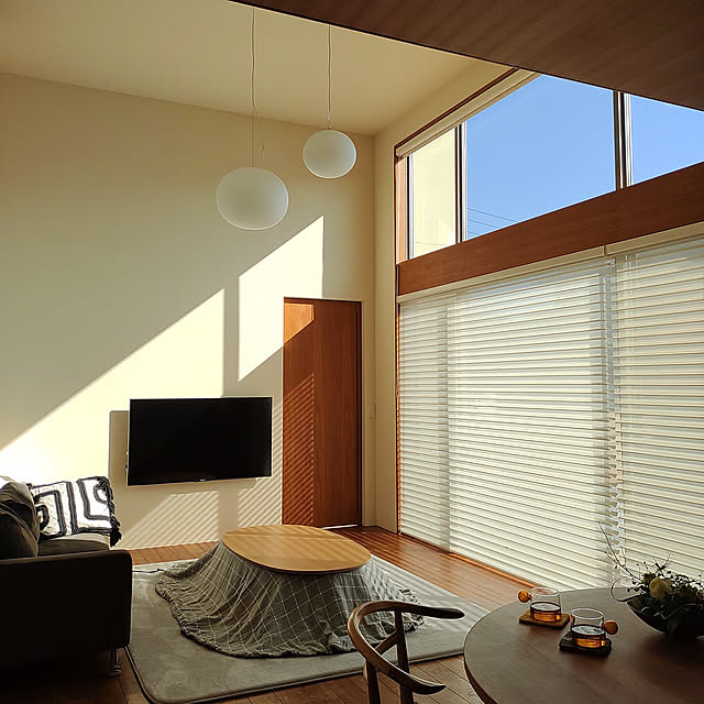 Lounge,吹き抜け,ペンダントライト,シンプルインテリア,シンプルデザイン,すっきり暮らす,無印こたつ,3COINS,丸テーブル,こどもと暮らす,平屋暮らし sonaの部屋