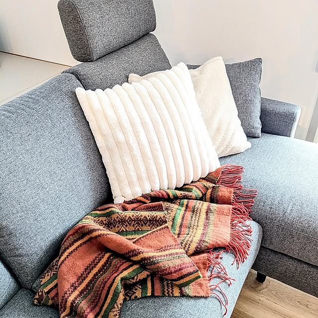 季節を楽しむ暮らし,シンプルモダン,北欧,北欧インテリア,北欧モダン,平屋,無垢の床,ナチュラルインテリア,グレーインテリア,グレー好き,グレーのソファー,ニトリ,ニトリのクッションカバー,イケア,ナチュラル,ニトリのソファー,ニトリのソファーカバー,ブランケット,ブランケットのあるお部屋,ブランケットボックス,イベント参加,クッションカバー,クッションカバー変えました,平屋暮らし,平屋建て,Bedroom pannaの部屋