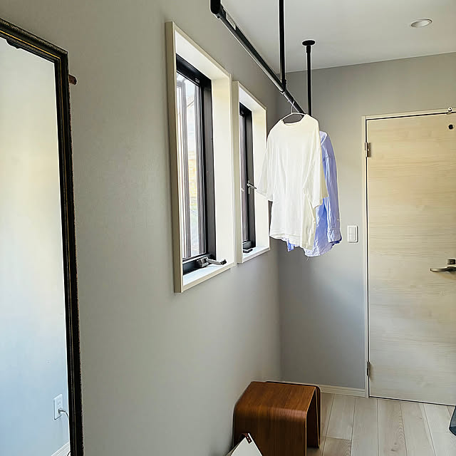 On Walls,引っ越し後,2階廊下,廊下,わが家の室内干し,リフォーム,片開き窓２つ aninの部屋