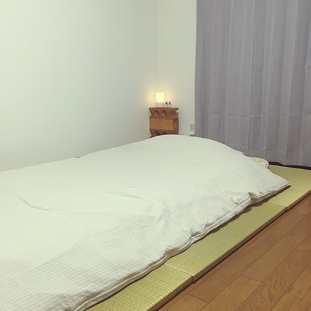 Bedroom,畳,置き畳,ユニット畳,寝る前の一枚,一人暮らし,無印良品,アロマディフューザー,1K,模様替え中,カーテン,ニトリ ohanaの部屋