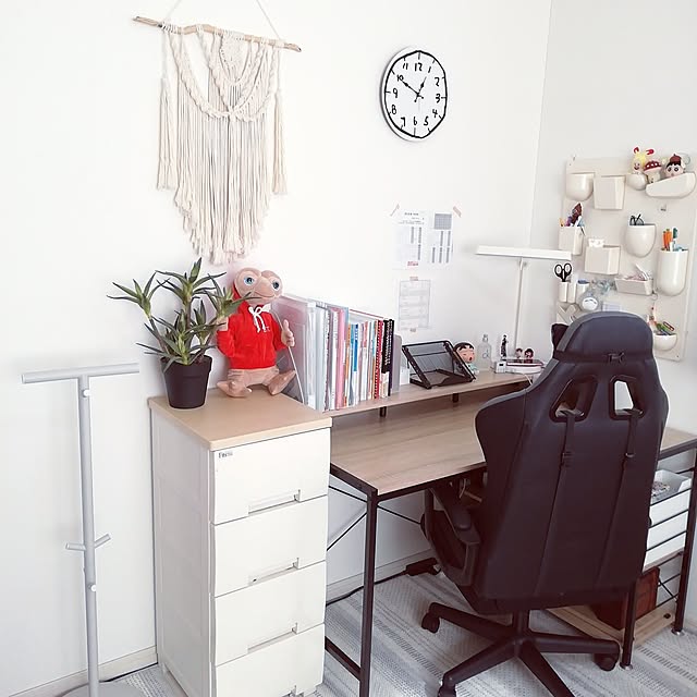 My Desk,モノトーン,RCの出会いに感謝♡,モノトーンインテリア,すっきり暮らしたい,フォロワーさんに感謝♡,コメント喜びます♡,いいね♡ありがとうございます♡,コメント嬉しいです♡,シンプルな暮らし,スッキリを目指して,子どものいる暮らし,モノトーン大好き♡,娘っちの部屋,中1女子の部屋,推しグッズ多すぎ,お勉強して G.Mの部屋
