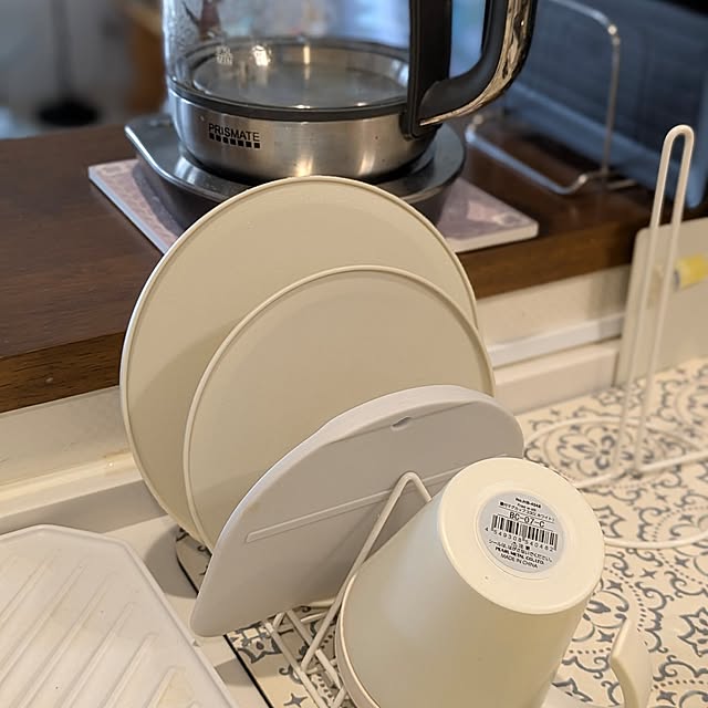 Kitchen,ダイソー,キッチングッズ,マンション,セリア,キャンドゥ,100円ショップ,キッチン道具,マンション暮らし,アイアンディッシュスタンド,お皿として使えるまな板,キッチンスクレーバー,ホワイト mi-saの部屋