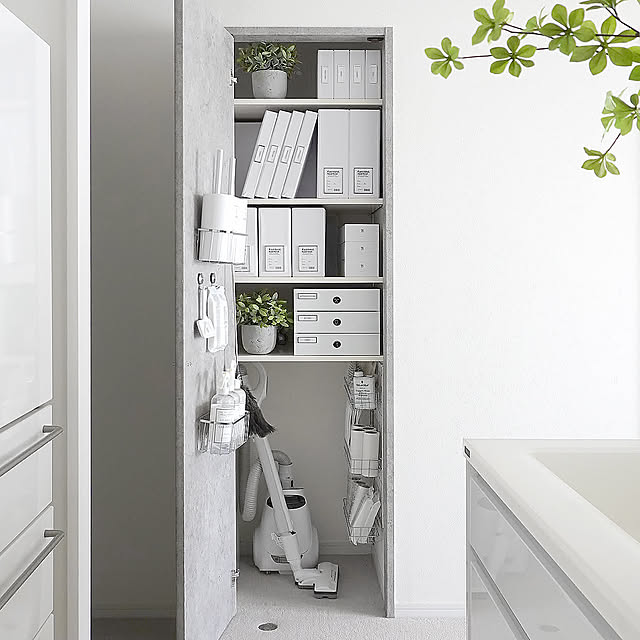 ストック収納,掃除道具収納,狭い部屋　,シンプル,インスタ→4696tuuli,モノトーンインテリア,モノトーン,ミニマル,白黒グレー,ホワイトインテリア,ミニマム,シンプルインテリア,シンプルモダン,コンクリート,塩系インテリア,シンプルライフ,MONOTONE,収納,My Shelf,収納ボックス tuuliの部屋