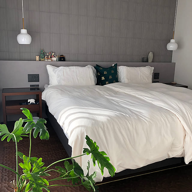 Bedroom,麻,ホワイト,枕カバー,小さな幸せ,暮らしを楽しむ,フォロー&いいね ありがとうございます♡,読んでくれてありがとうございます♡,夫婦ふたり暮らし,２０２４,楽しむLIFE,観葉植物 Rororiの部屋