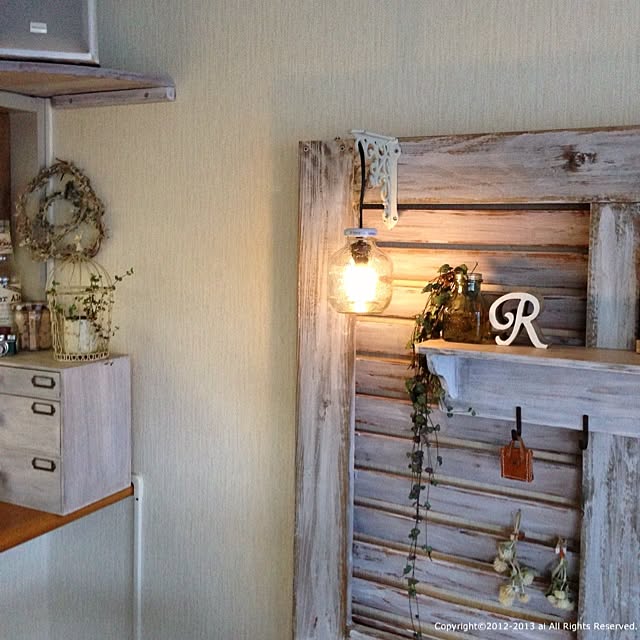 My Shelf,りんごジュースのびん,DIY,手作りライト,板壁パーテーション,ヴォレー(雨戸),りんごジュースの瓶,マルティネリアップルジュース,マルティネリ アップルジュース ai.の部屋