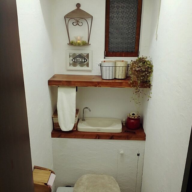 トイレをオシャレに ついつい自慢したくなる収納 Diy実例 Roomclip Mag 暮らしとインテリアのwebマガジン