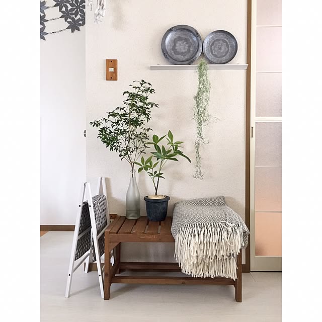 On Walls,ラダーＤIY,Boho×Scandinavian,ガーデンベンチ,DIY,フロアタイル,フェイクグリーン,枝もの,アセビ,いなざうるす屋さん,ニトリ,白い床,賃貸,BOHO,モスポット風,真鍮トレー風,ブランケット,リビングとダイニングの間,2wayラダー Kaneyukiの部屋