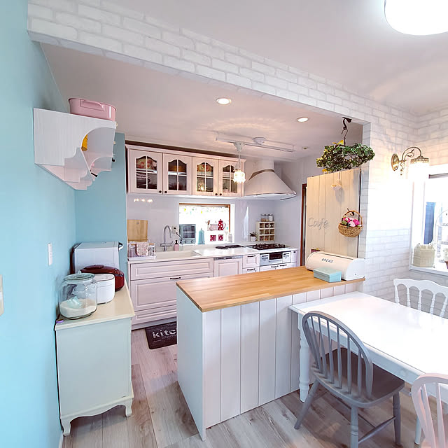 Kitchen,お気に入りのカラー,オーダーメイド家具,いつもいいねありがとうございます♡,フレンチナチュラル,フレンチインテリア,パリのアパルトマン,パリのアパルトマンに憧れる,海外インテリアに憧れて♡,ダイニング,ティファニーブルーの壁,カラフル,ロンドンインテリア,ナポレオンチェア,パステルカラー,ウッドワン Disneyの部屋
