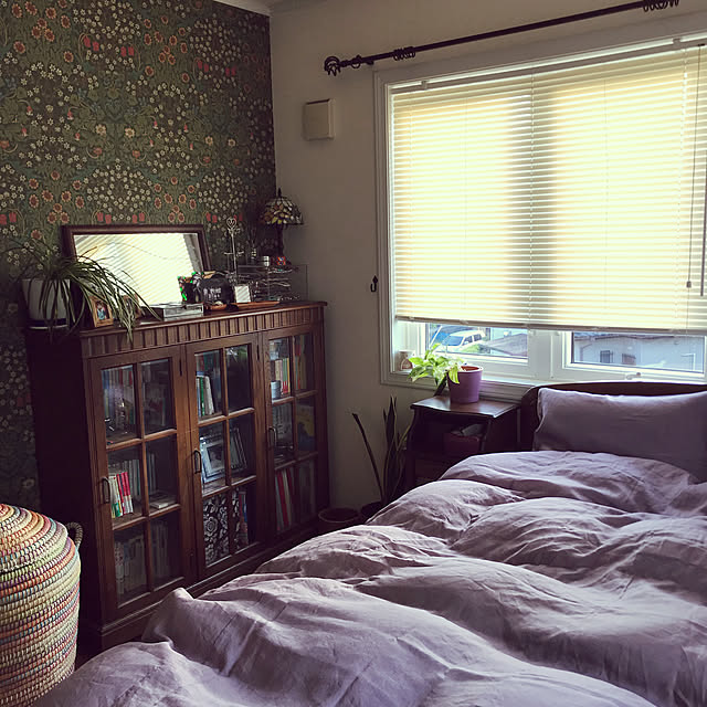Bedroom,ウィリアムモリス,本棚,ザラホーム,ベルメゾン,ラブザリネンの寝具,ラブザリネン,アンティーク家具,寝室,古いものが好き♡,IKEA,観葉植物,グリーンのある暮らし,植物のある暮らし junの部屋