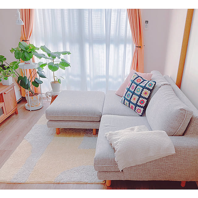 Lounge,tower,モチーフ編み,unico ソファ,オルビフォリア,窓辺のグリーン,グリーンのある暮らし,窓辺のインテリア,編み編み,ナチュラルが好き♡,賃貸でも楽しく♪,いつも見てくださって、感謝です♡,イベント参加なのでコメントお気遣いなく♡,観葉植物 yuyuの部屋