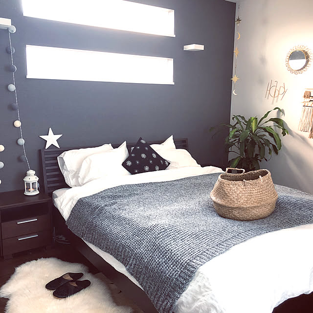 Bedroom,ベッドルーム,グレーの壁,観葉植物のある部屋,海外インテリアに憧れる,zoerumeau,IKEA,wallmirror,小さなおうち,wallhanging,ボールライト,H&M HOME saoriの部屋