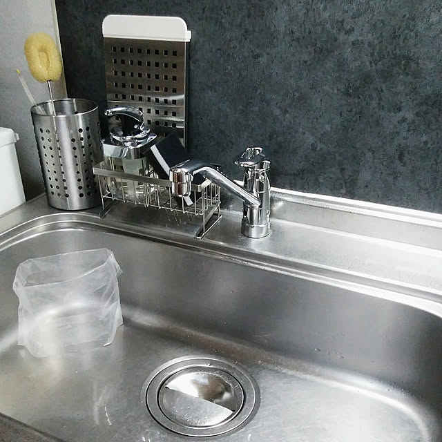 Kitchen,やめたこと,シンプル,ステンレス,立てて置くだけ水切り,カインズ,ニトリ キッチンツールスタンド,ベルメゾン スポンジラック,モノトーン,シンプルヒューマン ディスペンサー,コンクリ風,2019.10.27,壁紙屋本舗,コメントお気遣いなく♡,三角コーナーやめました miwaの部屋