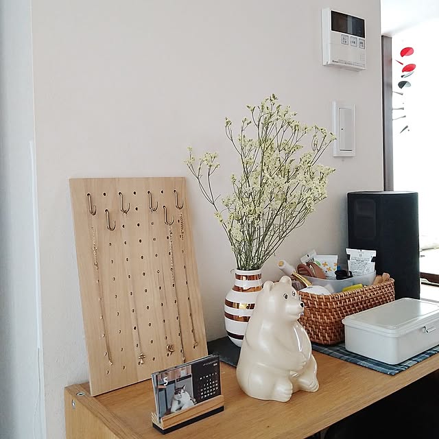 My Shelf,DIY,ダイソー,100均,100均アイテム,デザインボード,ネックレス収納,無印良品,花瓶,スタッキングシェルフ yukoの部屋