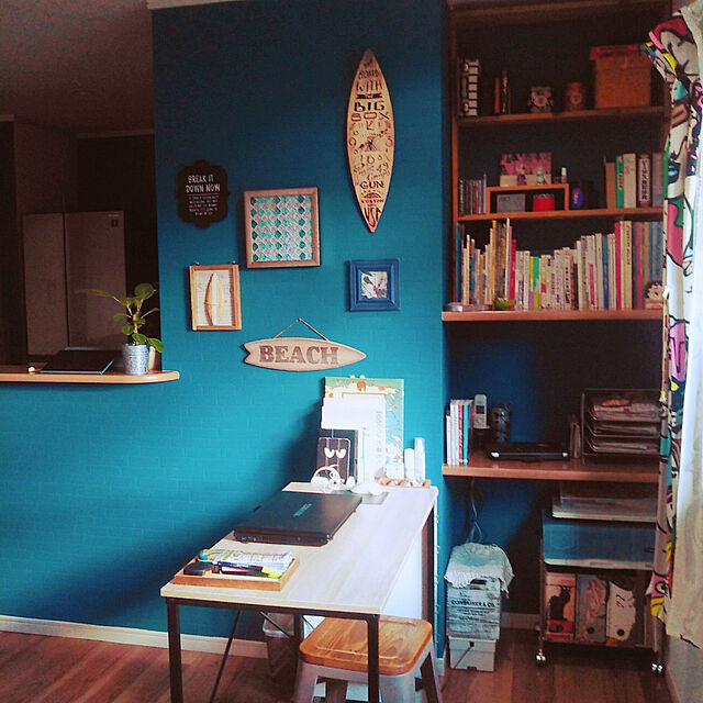 My Shelf,買ってよかったもの,カラフル好き,ブルーの壁,壁紙に塗れるペンキ,コメントお気遣いなく♡,壁塗り初心者,セルフペイント,パソコンスペース,壁面ディスプレイ,原色好き,壁面収納 peachnutの部屋
