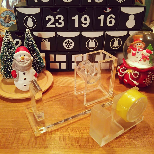 My Desk,団地,マンション,こどもと暮らす。,ダイソー,ナチュラルキッチン,無印良品,アクリルテープディスペンサー,セロテープ,クリスマス,アドベントカレンダー,ロクシタン,RoomClip mag,掲載ありがとうございます☆ tomatoの部屋