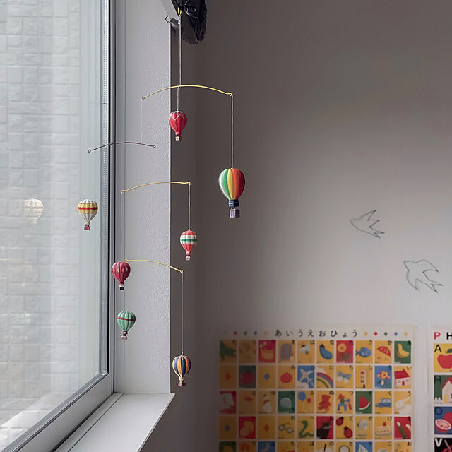 自然光,ニチベイウッドブラインド,気球モビール,niko and…,窓辺のインテリア,On Walls Yuuuuuの部屋