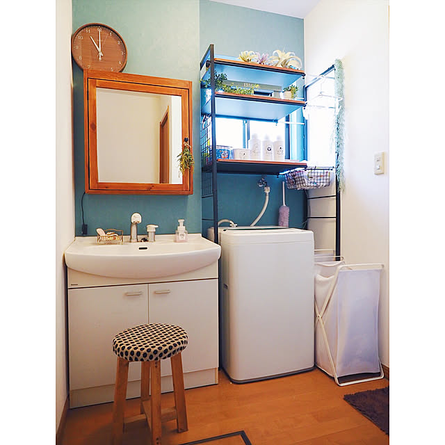 Bathroom,手作りスツール,スツール,ランドリーラック,洗面台リメイク,IKEA ミラーキャビネット,IKEA,観葉植物,壁紙屋本舗,DIY,グリーンのある暮らし,いなざうるす屋さん,中古住宅,アクセントクロス ブルー yuiiiの部屋