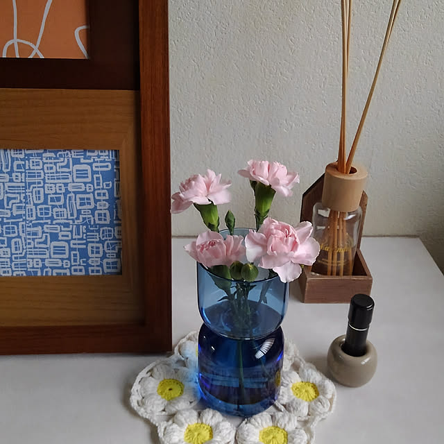 Entrance,無印良品,印鑑スタンド,いいね♪いつもありがとうございます❤️,フォロワーさんに感謝♥,切り花,ミニカーネーション,ディフューザー,セリア,お家の置物,フラワーべース,ガラス,シャンブル,歯ブラシスタンド,zenoちゃんのドイリー,いつもと代わり映えしませんが,お花のある暮らし,お花 Renの部屋