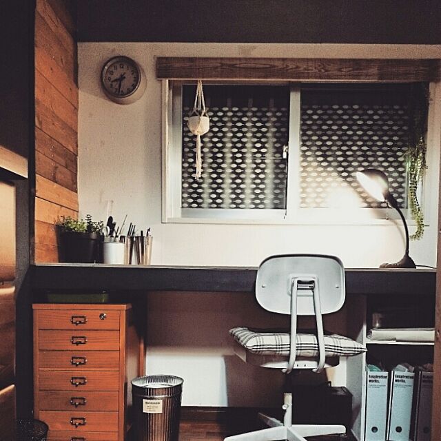 My Desk,DIY,狭い部屋,アトリエ,観葉植物,デスクライト,椅子,夜,ペイント壁,リメイク suzyの部屋