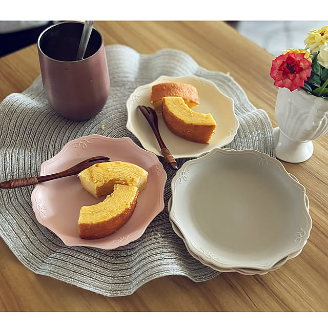 My Desk,花,庭のバラ,ダイソーフラワーベース,RCの出会いに感謝♡,見てくれてありがとう♡,万能食器,高見え,スリーピーフリルシルバーランチョンマット,東京バウム,孫とのおやつタイム♪,3カラー,ニュアンスカラー,何でも使える食器,セリアカードルミニプレート2P,セリア,100均アイテム,夏,ステンレスサーモタンブラー,くすみカラー,割れないお皿 CoCo0617の部屋