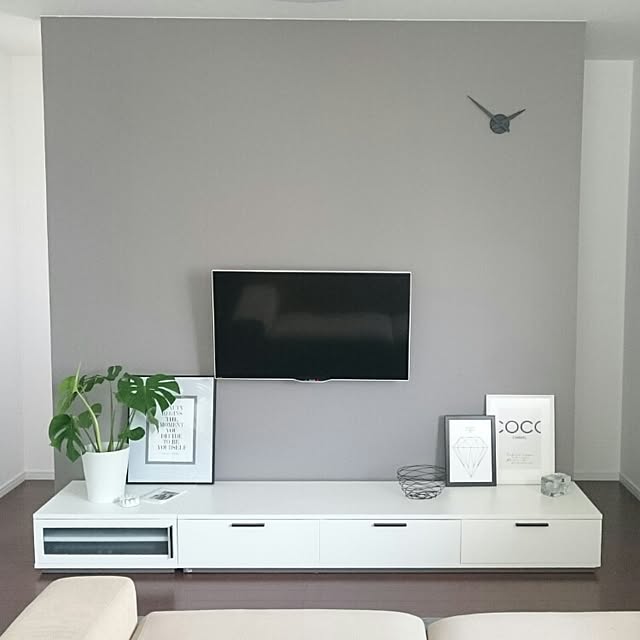 Lounge,IKEA,DIY,リメイク,壁掛けテレビ,壁紙,モノトーン,アクタスTVボード,アイアン,観葉植物 mat.の部屋