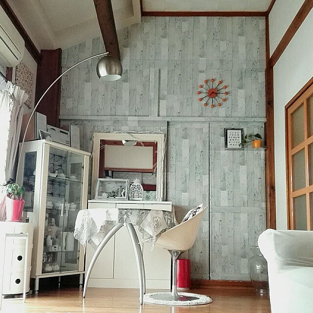 Lounge,昭和の家,築32年,ふすまリメイク,キャンドゥのインテリアシート,リメイクシート,飾り棚,ガラステーブル,円形マット usako.usaの部屋