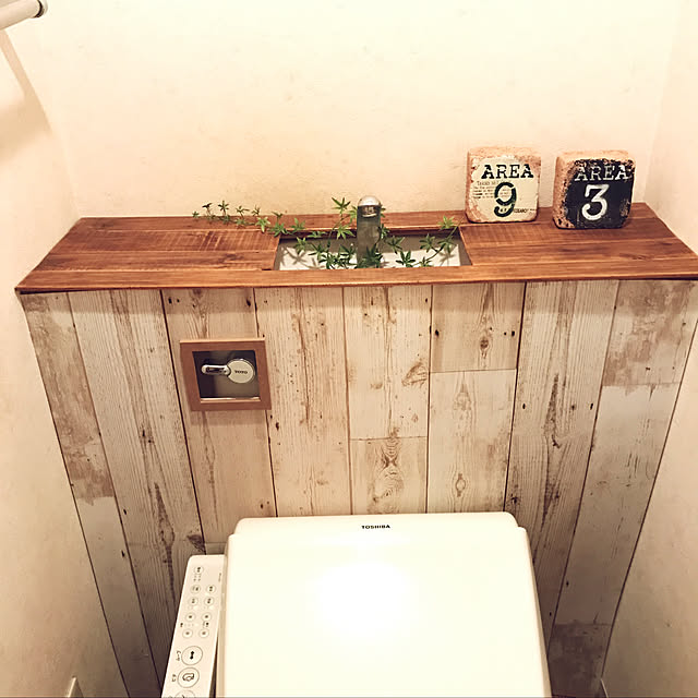 Bathroom,リメイクシート,プラスチックダンボール,足場板,タンクレス風トイレ,タンクレス DIY,トイレ,セリア,築20年,マンション,トイレDIYタンクレス,トイレDIY,トイレリフォーム,シンプル,簡単,ワトコオイル,作り方picもあるよ♫良かったら見てね♡ Unokiの部屋