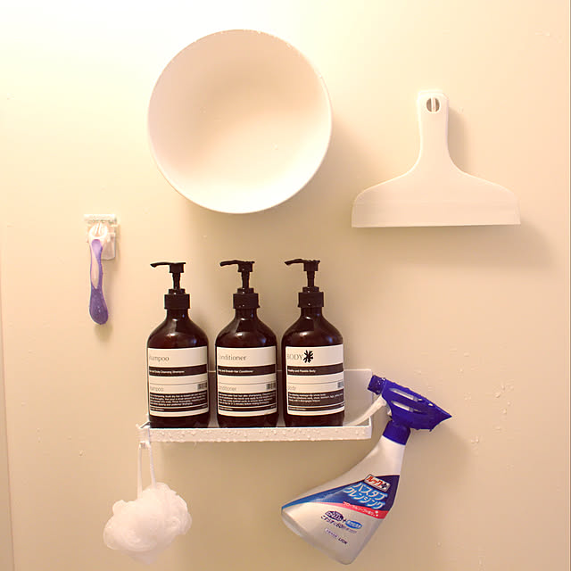 Bathroom,マグネット,掃除しやすく,掃除,towerシリーズ,TOWER,シャンプーボトル,スキージー,マーナ,セリア,新商品買ったよ！,こどもと暮らす。,赤ちゃんのいる暮らし,男の子ママ,ig→alinu.h.h.k,モノトーン,子供と暮らす。,無印良品 linu.a.a.aの部屋